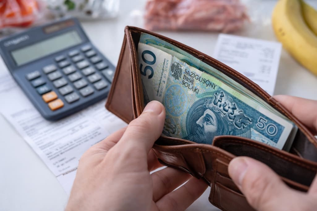 Gdzie „znikają” podwyżki pensji